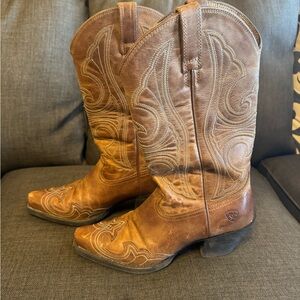 Ariat Ladies Round Up Brown Sandstorm Wingtip Snip Toe Boots, Size 6